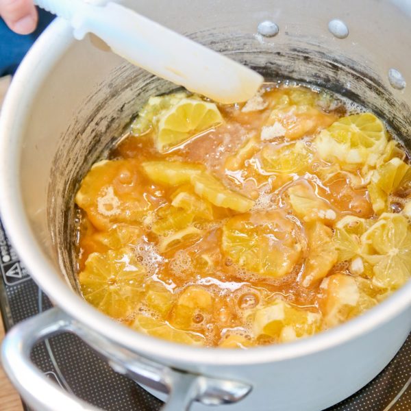 美味しいレモネードシロップのポイント３：鍋でじっくり煮込む